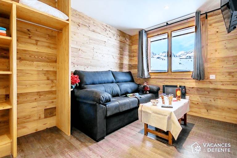 Luxury Apartment Sleep 10 Ski Parking Lockers — photo 2