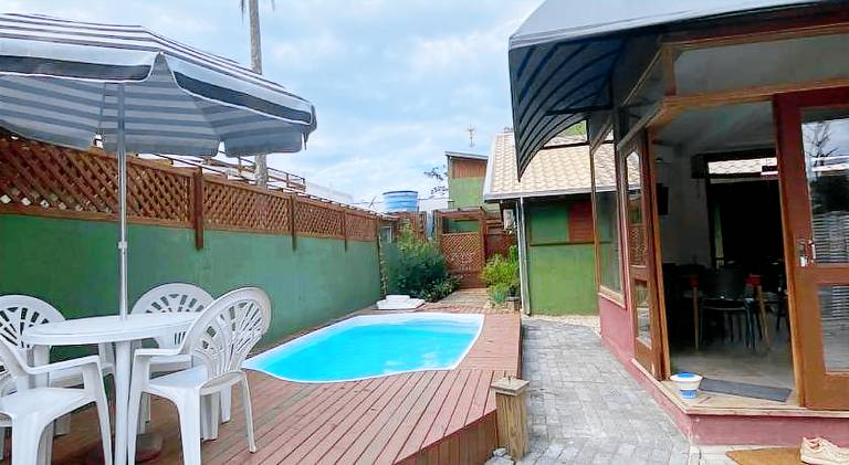 Beautiful vacation home with jacuzzi, pool & yard | Beach nearby | Perfect for remote work | Pets allowed — photo 3