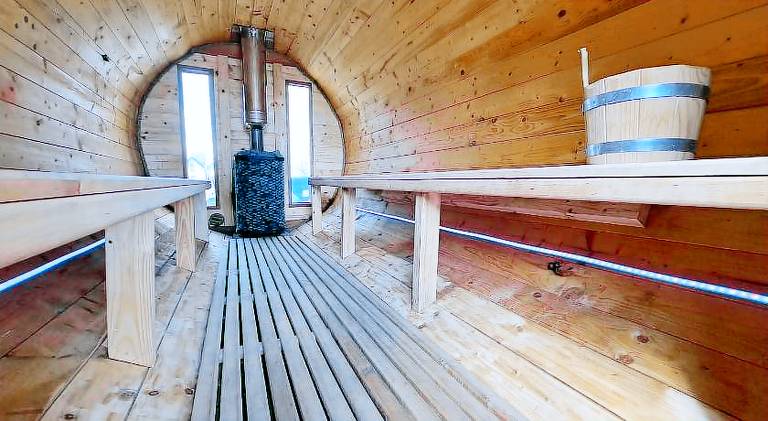 Rental apartment with hot tub & pool — photo 5