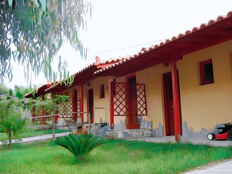 Rental apartment with garden, grill & patio in Lemnos