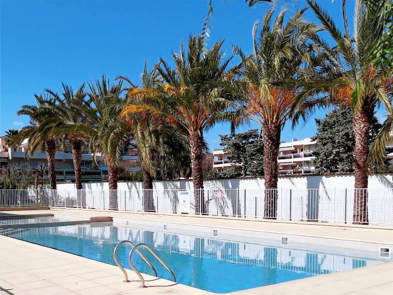 Rental apartment with yard, pool & patio | Nature view | Next to the beach | Dogs allowed — photo 3