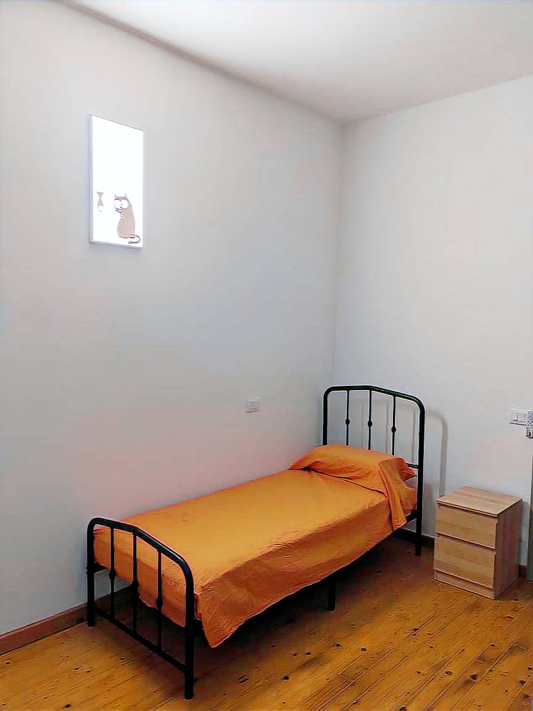 Rental apartment with yard — photo 3