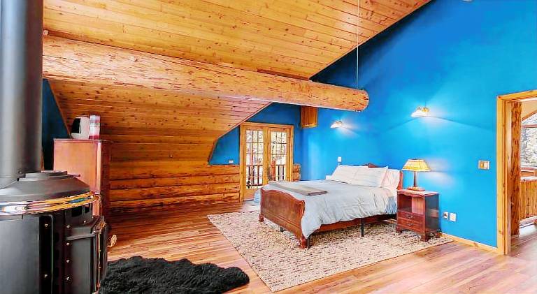 Tahoe Wanderer - 3 BR Luxury Log Cabin with Additional Loft, Private Hot Tub — photo 2