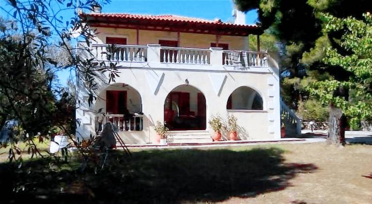 Rental apartment with yard & terrace | Pet-friendly in Skiathos