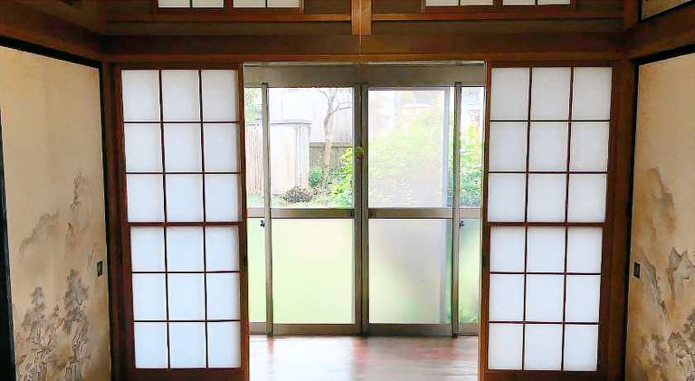 House with grill | Next to Futarasan jinja — photo 4