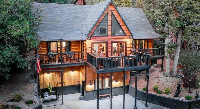 House with jacuzzi, barbeque & patio in Big Bear Lake, CA