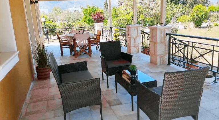 House with garden & terrace — photo 4