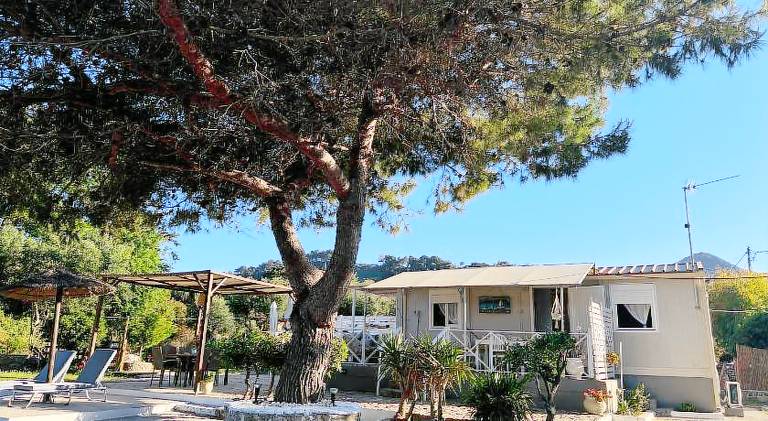 House with BBQ, yard & terrace in Zakynthos
