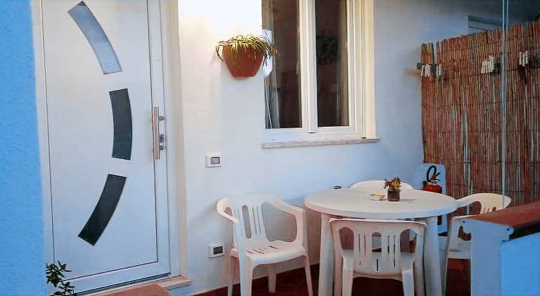 Apartment with patio — photo 4