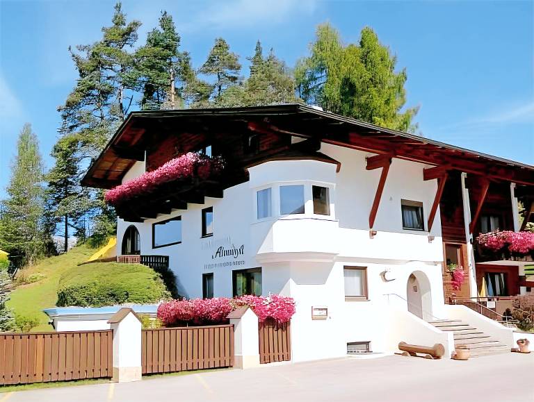 Apartment with sauna, barbeque & yard in See