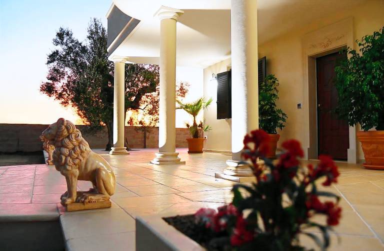 Child-friendly charming villa with yard & terrace | Dogs allowed — photo 4