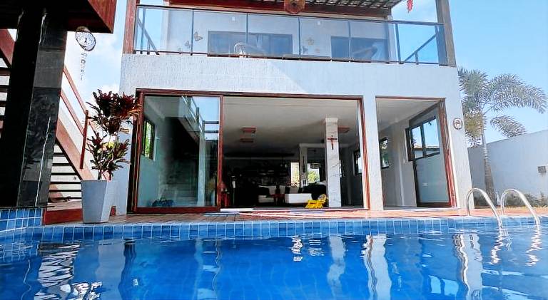 Vacation home with pool — photo 3