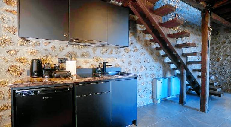 Chalet with patio — photo 5
