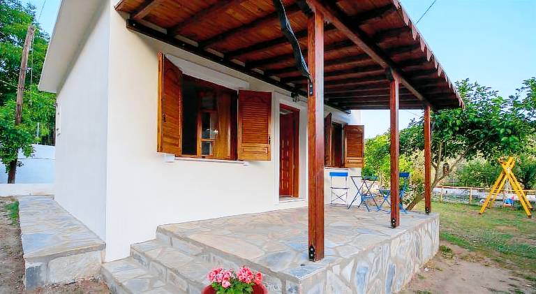 Vacation home with terrace, garden & grill — photo 5