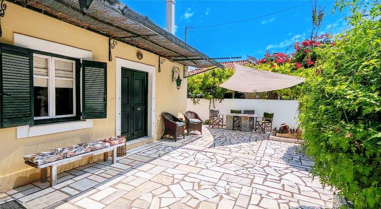 House with yard & barbecue | Pets allowed in Kefalonia