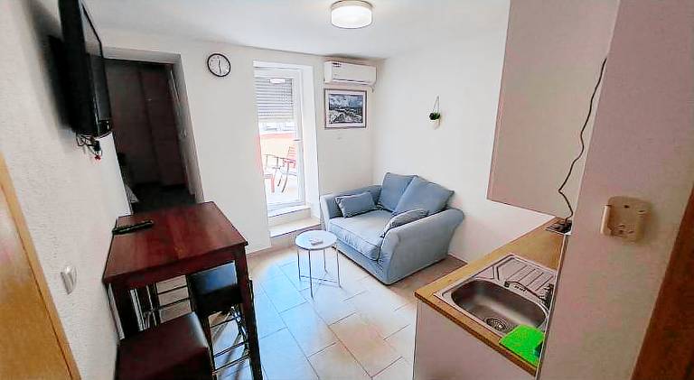 Apartment with terrace & yard | Pet-friendly in Novalja