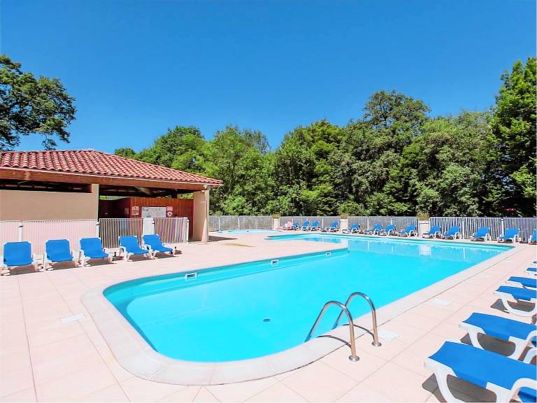 Beautiful house in a holiday park with a pool — photo 2