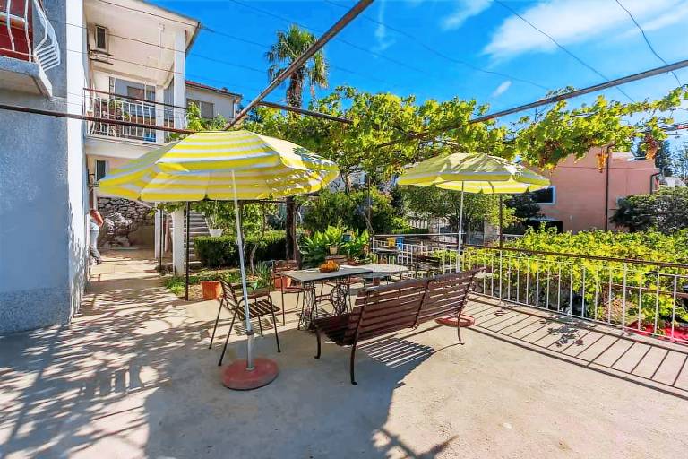 Holiday apartment with terrace, air conditioning and sea view — photo 3