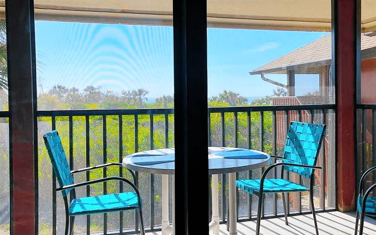 Condo with pool & BBQ | Water view — photo 4