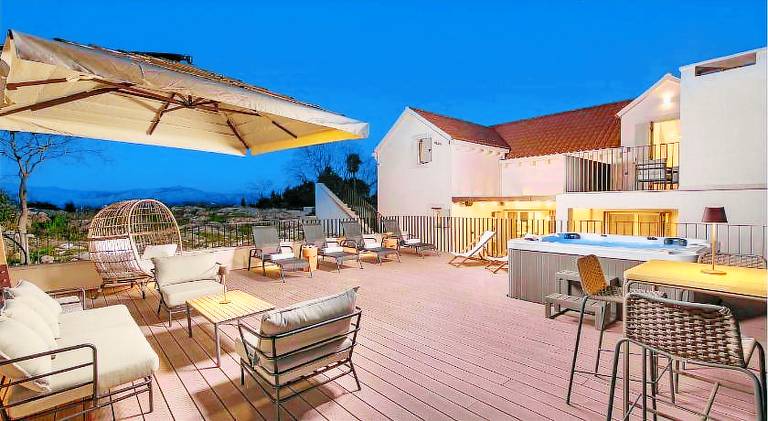House with jacuzzi | Dogs allowed in Supetar