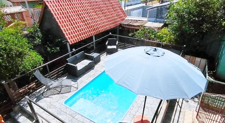 House with pool — photo 4