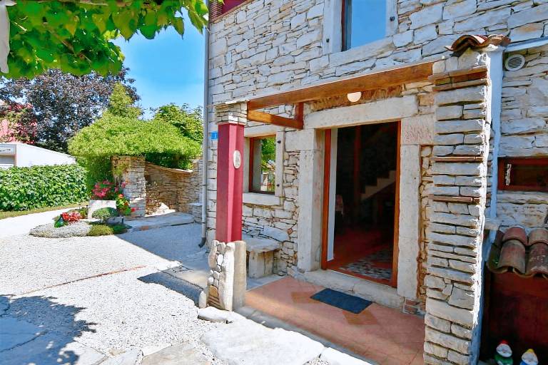 Holiday home in a quiet location, in the immediate vicinity of the sandy beach Zambratija-Umag — photo 4