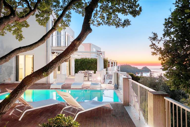 Villa with terrace & private pool | Panoramic view | Next to the beach | Pets are welcome — photo 3