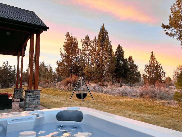 Dara Oaks - Quiet Family Retreat, Hot Tub, Basketball, Pickleball, Fire Pit, Games, Luxury Linens — photo 4