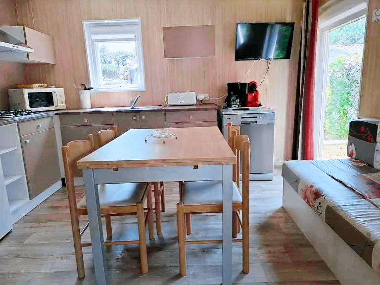 Child-friendly chalet with hot tub, heated pool & sauna | Pets are welcome — photo 4