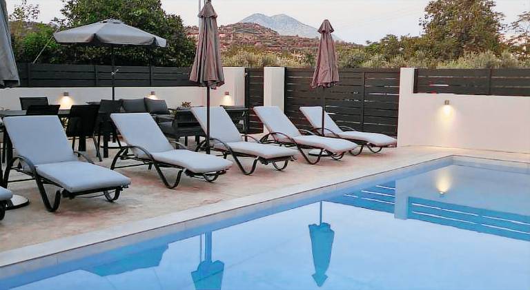 Vacation home with yard, patio & private pool — photo 3