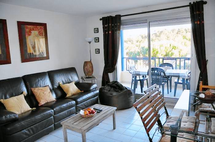 Holiday apartment with yard & pool | Sea view — photo 3