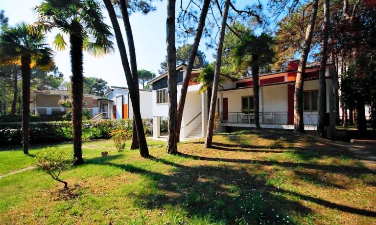 Villa surrounded by nature near the sea — photo 3
