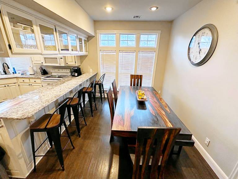 Child-friendly vacation home with yard | Pets are welcome — photo 4