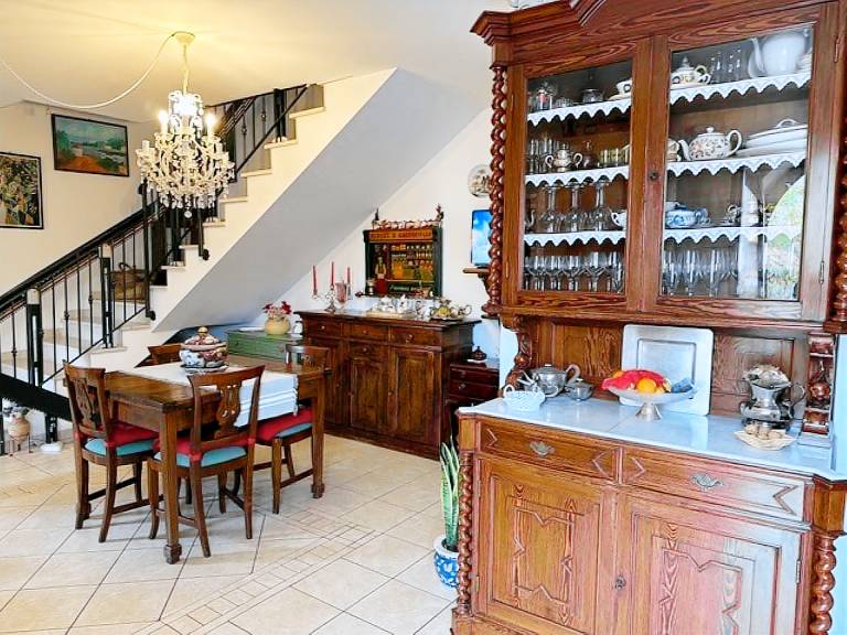 Semi detached villa on two floors for 4 persons, terrace for meals outside and private parking. In a — photo 4