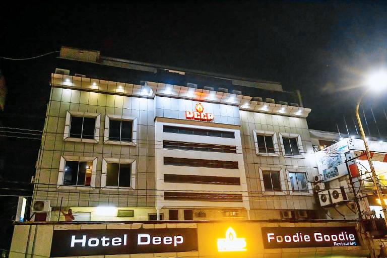 THE DEEP HOTEL