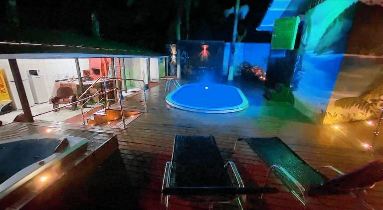 Vacation home with pool in Penha