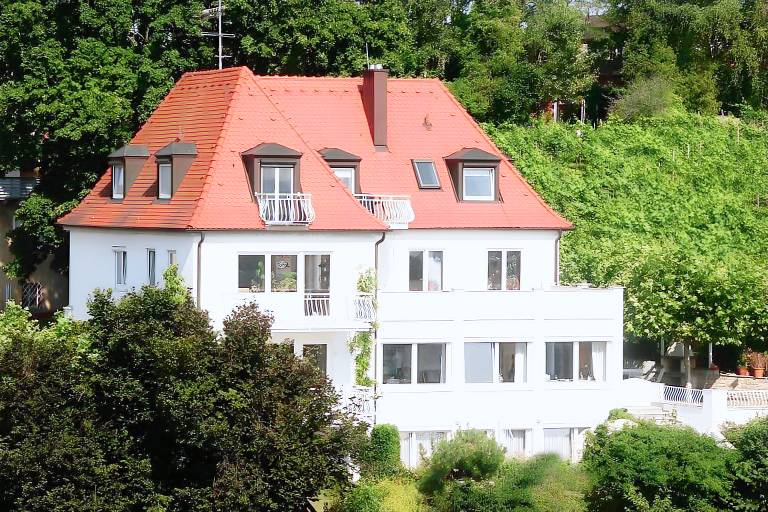 Nice holiday apartment with terrace & garden | Pet-friendly in Meersburg