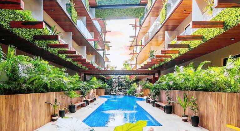 Apartment with pool — photo 3