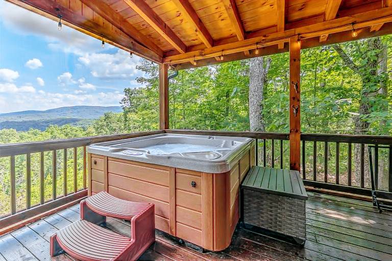 Dream Come True - Mountain View Hot Tub Air Hockey Screened Porch Fire Pit — photo 4