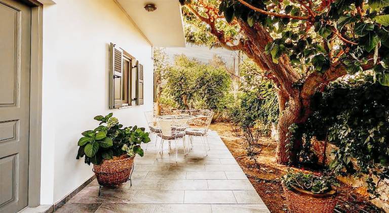 Chrisi Holiday Home - 500 sqm Private Gardens & Nature View - 300m by the sea — photo 5
