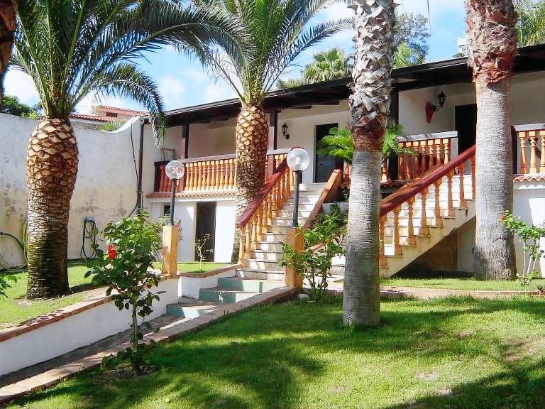 Villa with garden, patio & grill | Sea view — photo 3