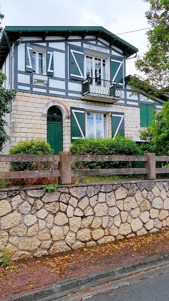 Big vacation home with yard & grill | Sea view | Beach nearby | Pets are welcome in Royan