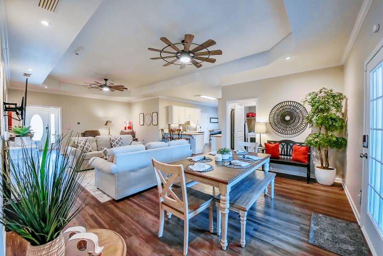Vacation home with barbeque & yard | City view — photo 3