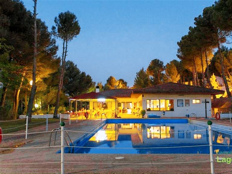 Mobile home with pool & terrace — photo 2