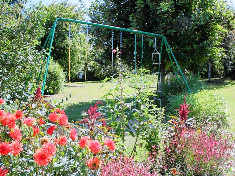 Charming Restored Farmhouse: Spacious, Family-Friendly, Near Loire Castles, All-Inclusive Amenities — photo 2