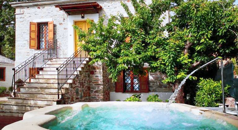 Fully equipped lovely villa with barbeque, jacuzzi & pool | Suitable for remote work | Pets allowed — photo 3