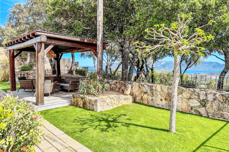 Villa with private pool, patio & BBQ | Sea view — photo 5