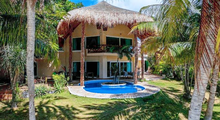Villa with pool — photo 5