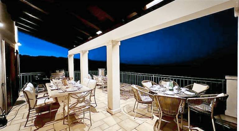 Villa with pool & hot tub | Pet-friendly — photo 3
