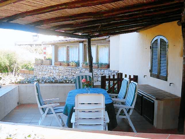 Children-friendly beautiful villa with patio, pool & yard | Pets allowed — photo 2